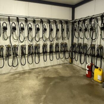 Aparat udojowy MC200 marki SCR: elektroniczny licznik mleka, zmienna pulsacja, automatyczne kończenie doju